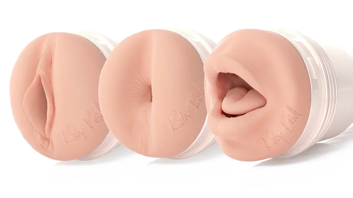 Trois inserts Riley Reid illustrant les ouvertures Lady, Butt et Mouth de la gamme Fleshlight Girls